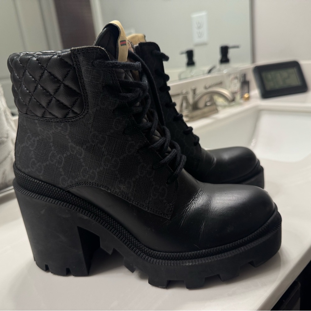 GUCCI-Elegant Black Quilted Ankle Boots size 7